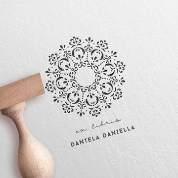 Dantela Daniella könyvpecsétje