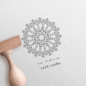Lace Laura könyvpecsétje